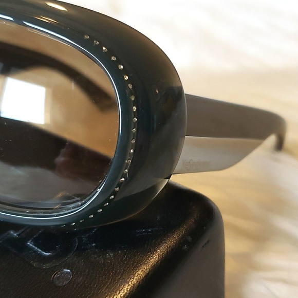 Yves Saint Laurent sunglasses - Picture 7 of 16